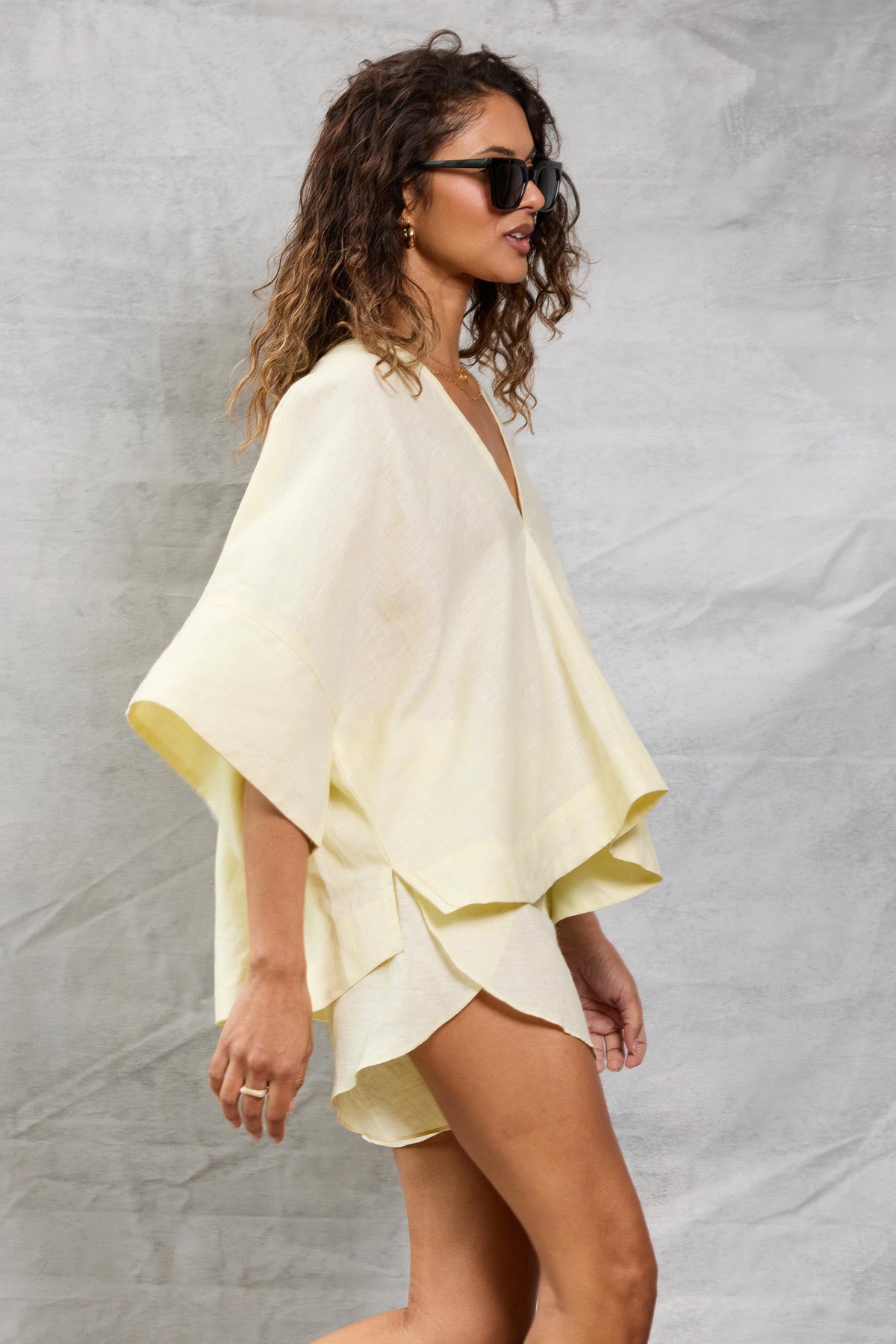 Throw-on Top in Linen - Lemon